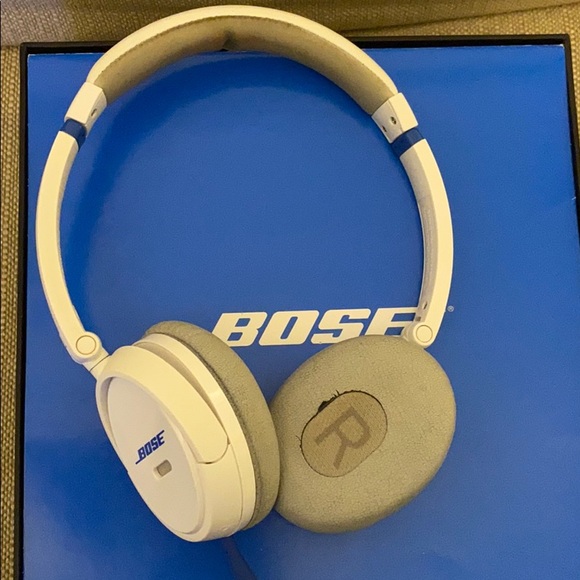 Bose on ear headphones - Picture 10 of 12